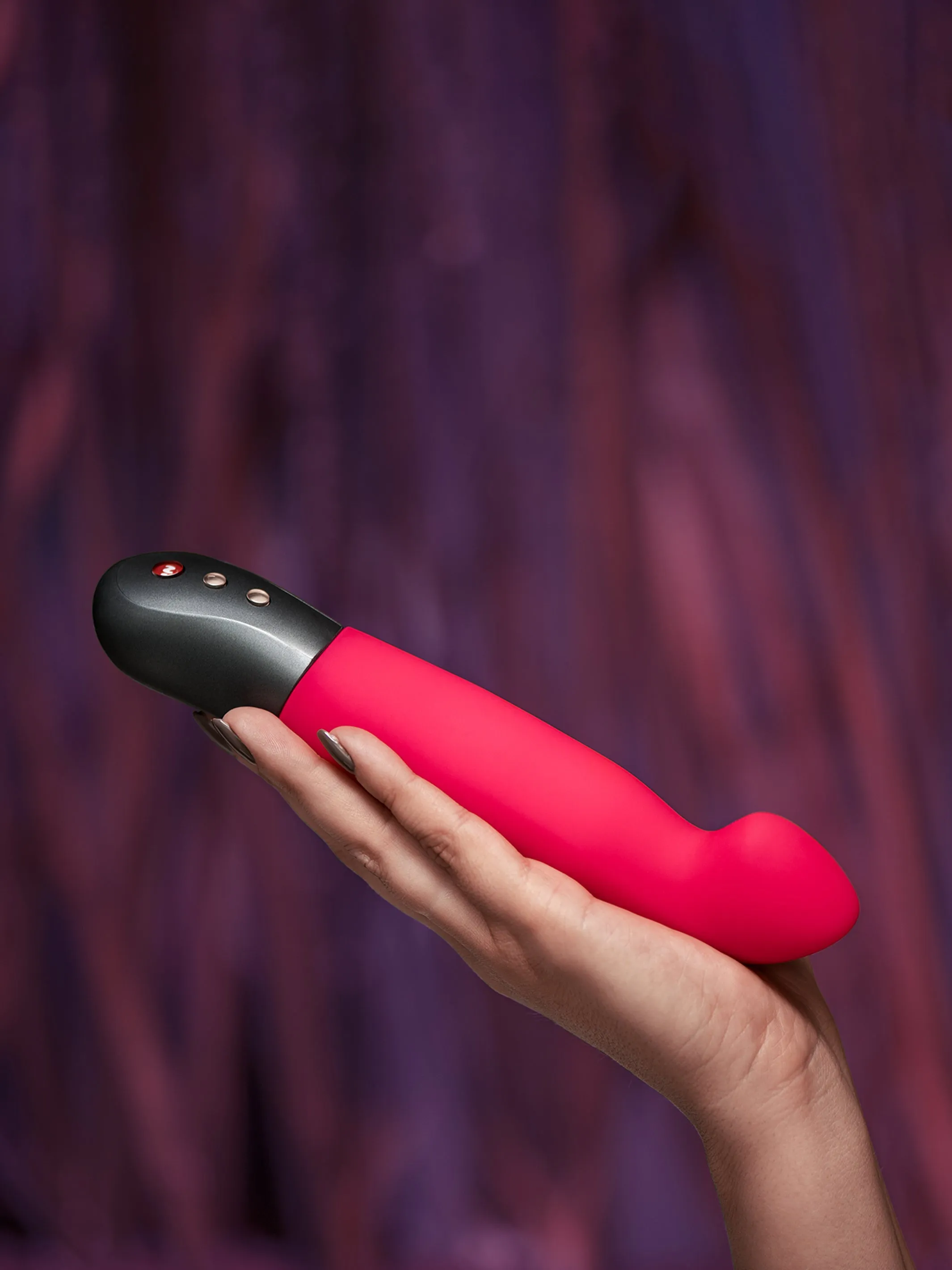 STRONIC G Thrusting G-Spot Vibe with free toy bag!