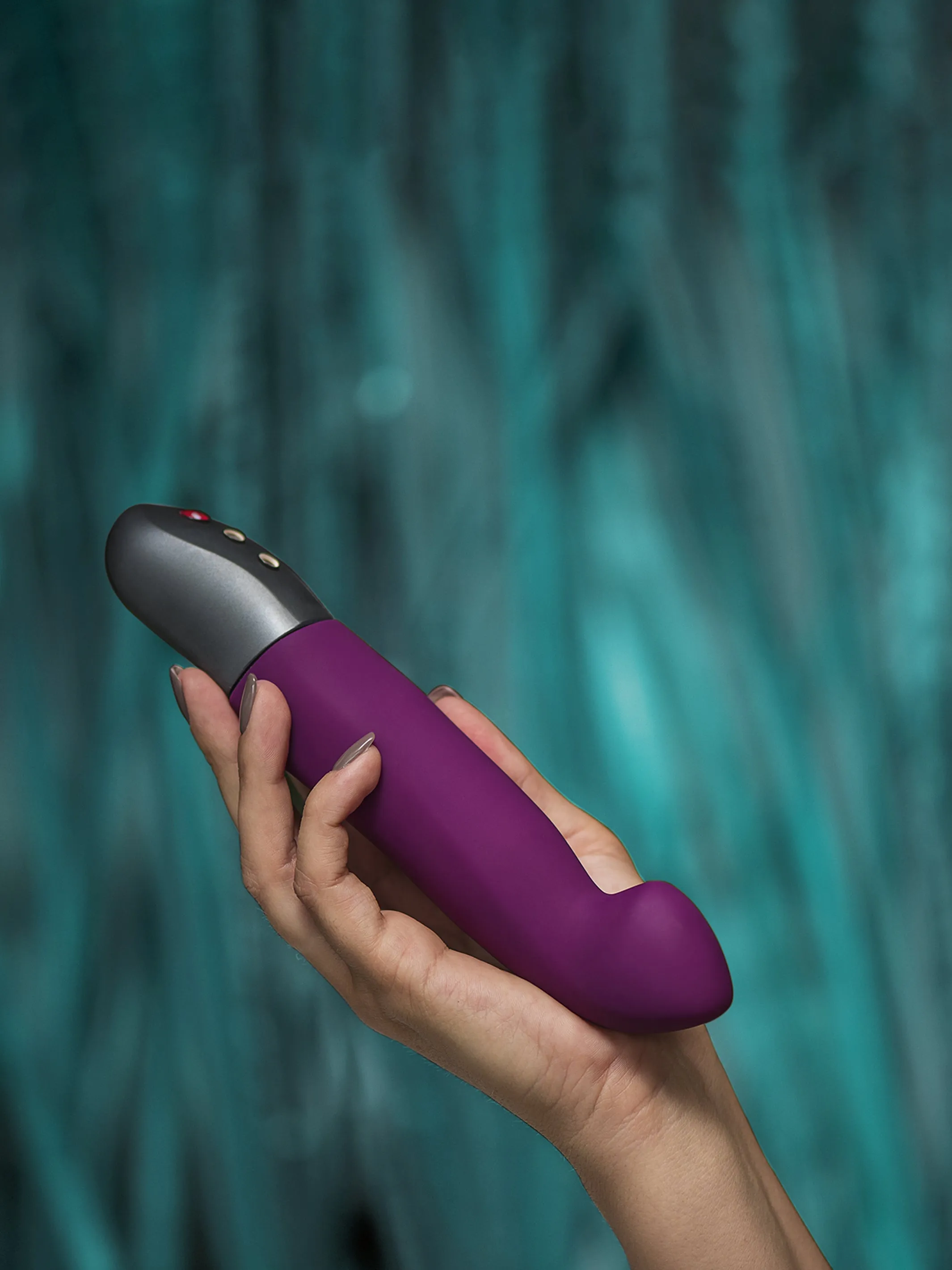 STRONIC G Thrusting G-Spot Vibe with free toy bag!
